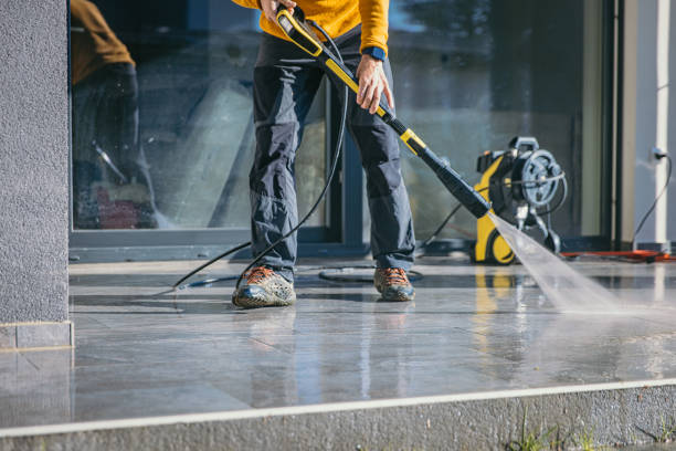Best Pool Deck Cleaning  in Cedar Rapids, IA